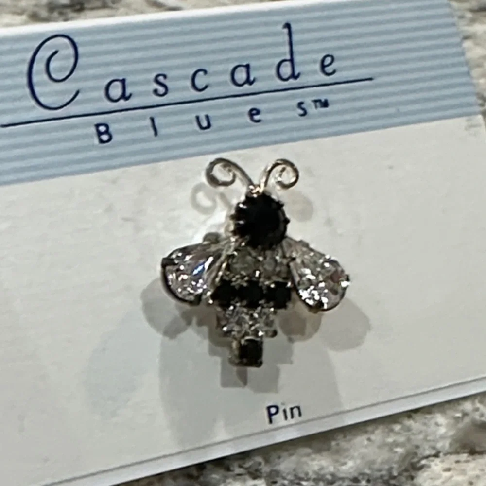 Cascade Blues Vintage Bee Pin